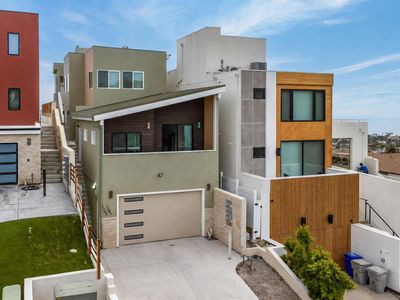 1251 Van Nuys St