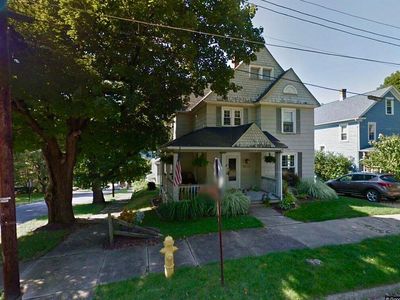 1028 W 3rd St