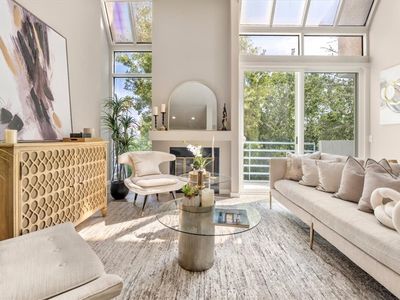 5151 Balboa Blvd Unit 303