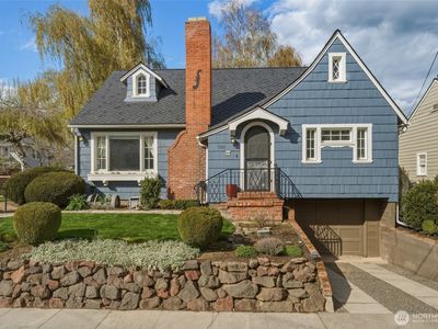 921 University Street