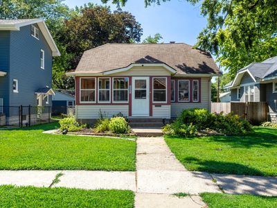 2720 Tremont Ave