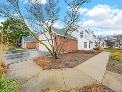 Property at 108 Hampton Blvd, Lake Bluff, IL