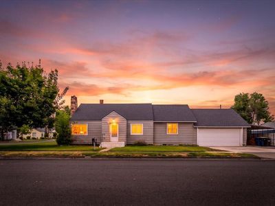 737 NW Elm Ave