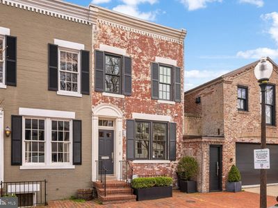 2912 Dumbarton St NW