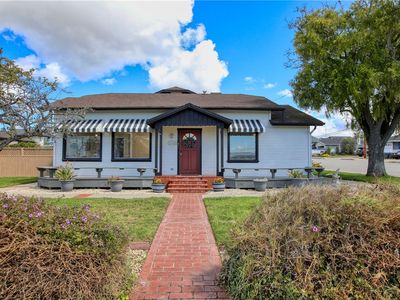 1595 Newport Ave
