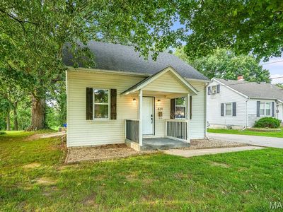 Property at 829 W Bottom Ave, Columbia, IL
