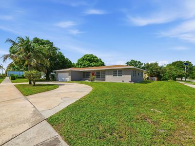 207 BAYBERRY Drive