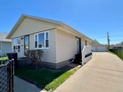 1004 River Dr