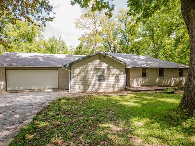 2404 S Lizzie Ln