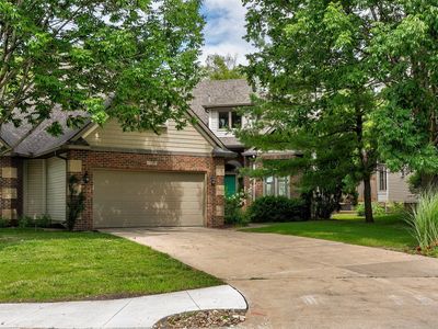 1075 Glen Oaks Dr