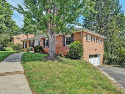 4203 Woodridge Dr