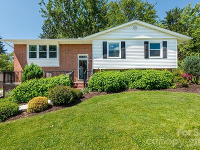 11 Summit Dr