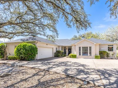 1413 Lakeway Dr