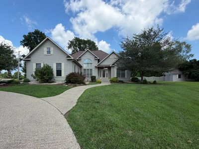 302 Bird Ave
