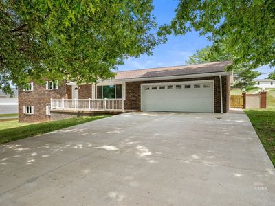 76 Debbie Dr