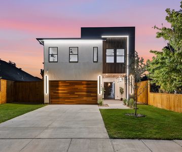 1954 Nomas St