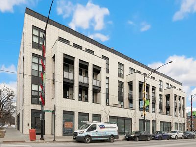 4405 N Richmond St #205