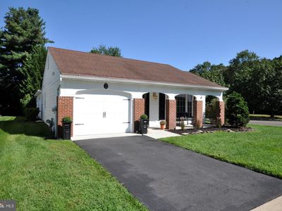 2 Newbury Dr