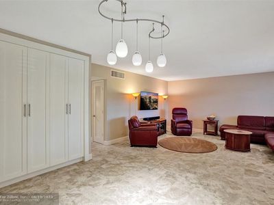 2141 NE 68th St UNIT 102