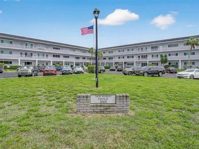 2001 World Parkway Blvd APT 3