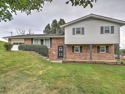 2101 Lucinda Rd