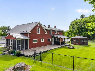 241 E Hardscrabble Road