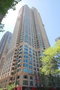 25 E Superior St APT 1902