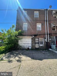 6101 Magnolia St