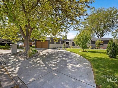 2174 Hillcrest Dr