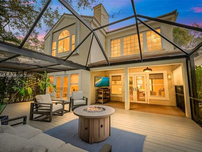 32 Grand Bay Cir