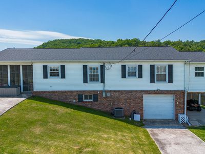110 Hillcrest Dr