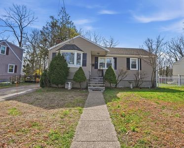 85 Russ St