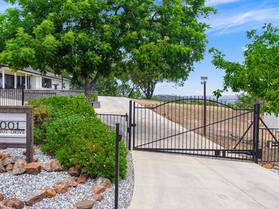 4001 Walnut Dr