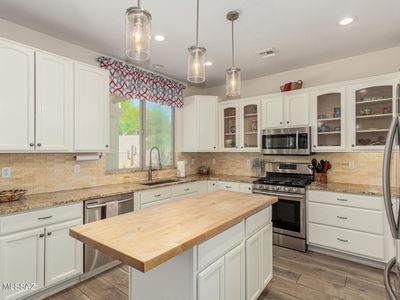 1382 W Sundial Pl