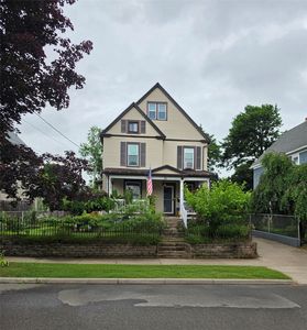 25 Roosevelt Ave