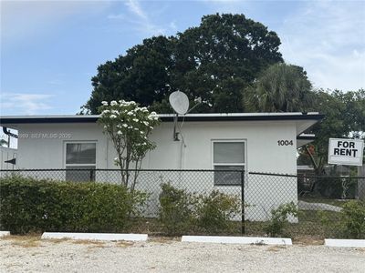 1004 SW 24th Ave