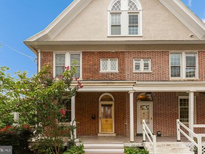 24 Race Ave