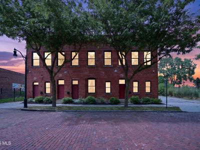 16 Broadway St #1