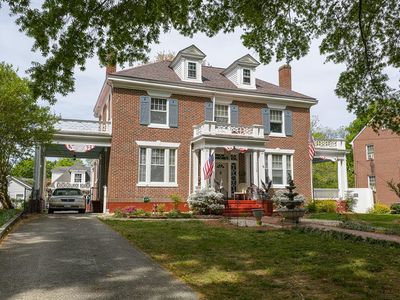 1112 N Main St