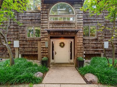 128 Bellaire Ave APT 204