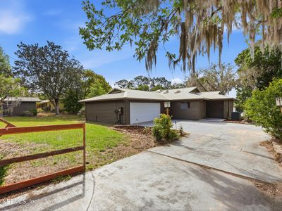 125 TWIN LAKE GROVE Drive