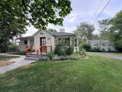 1647 E Woodland Ave
