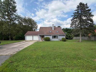 220 Red Oak Ln
