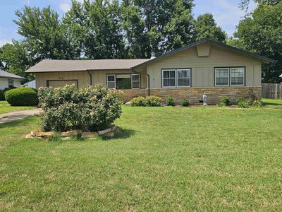 511 N Country Acres Ave