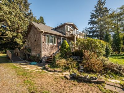 1218 Riverside Dr