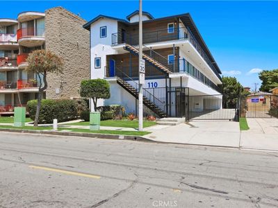 110 S Eucalyptus Ave