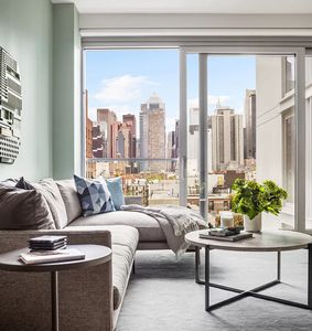 547 W 47th St ROOM 804