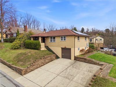 200 Avenue F