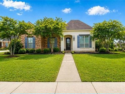 5913 Marthas Dr