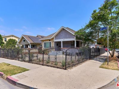 1305 W 37th Pl